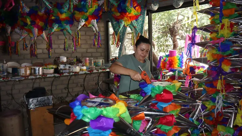 Fabrica de piñatas / Gerardo Tavarez